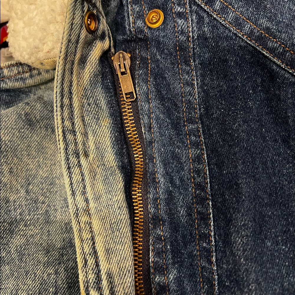 Vintage Andy Johns Sherpa lined denim jacket in preowned condition. - Picture 5 of 9
